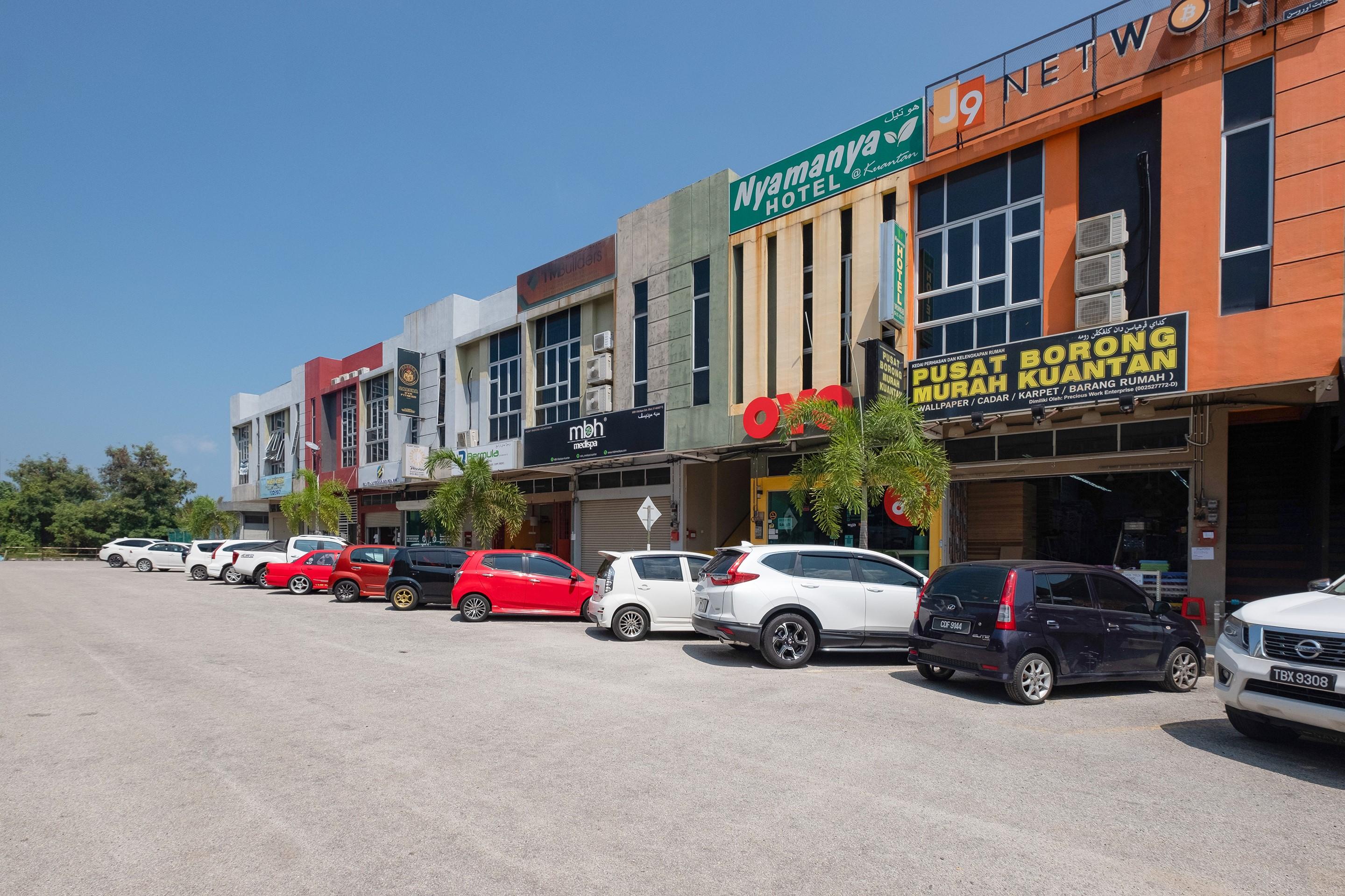Oyo 89981 Nyamanya Hotel Kuantan Eksteriør billede
